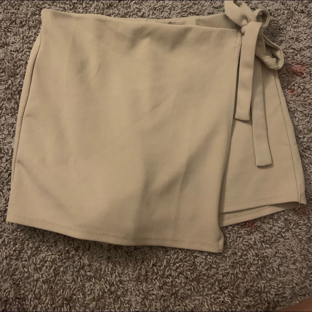 Tan/nude skort